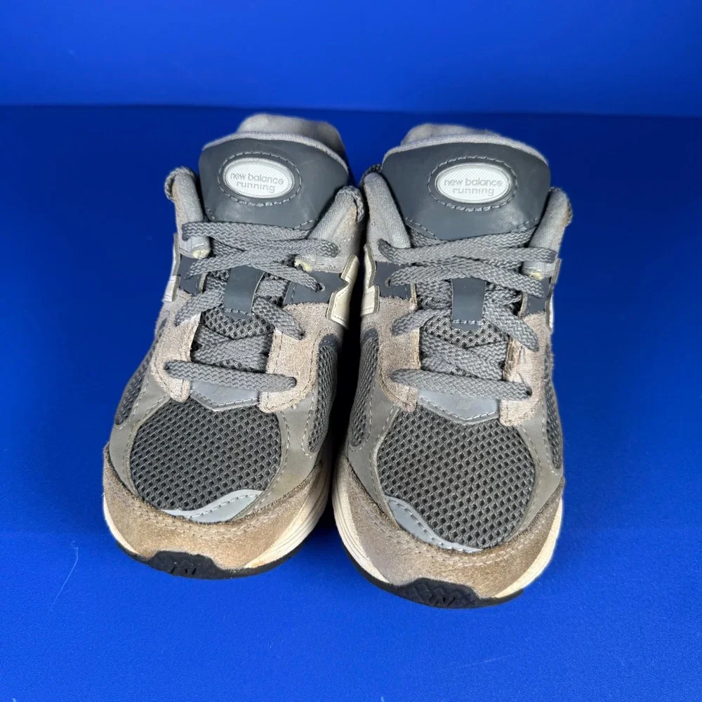 New Balance 2002R Kids Grey Suede Mesh Running Shoes PC2002ST Size 11‎ US Boy